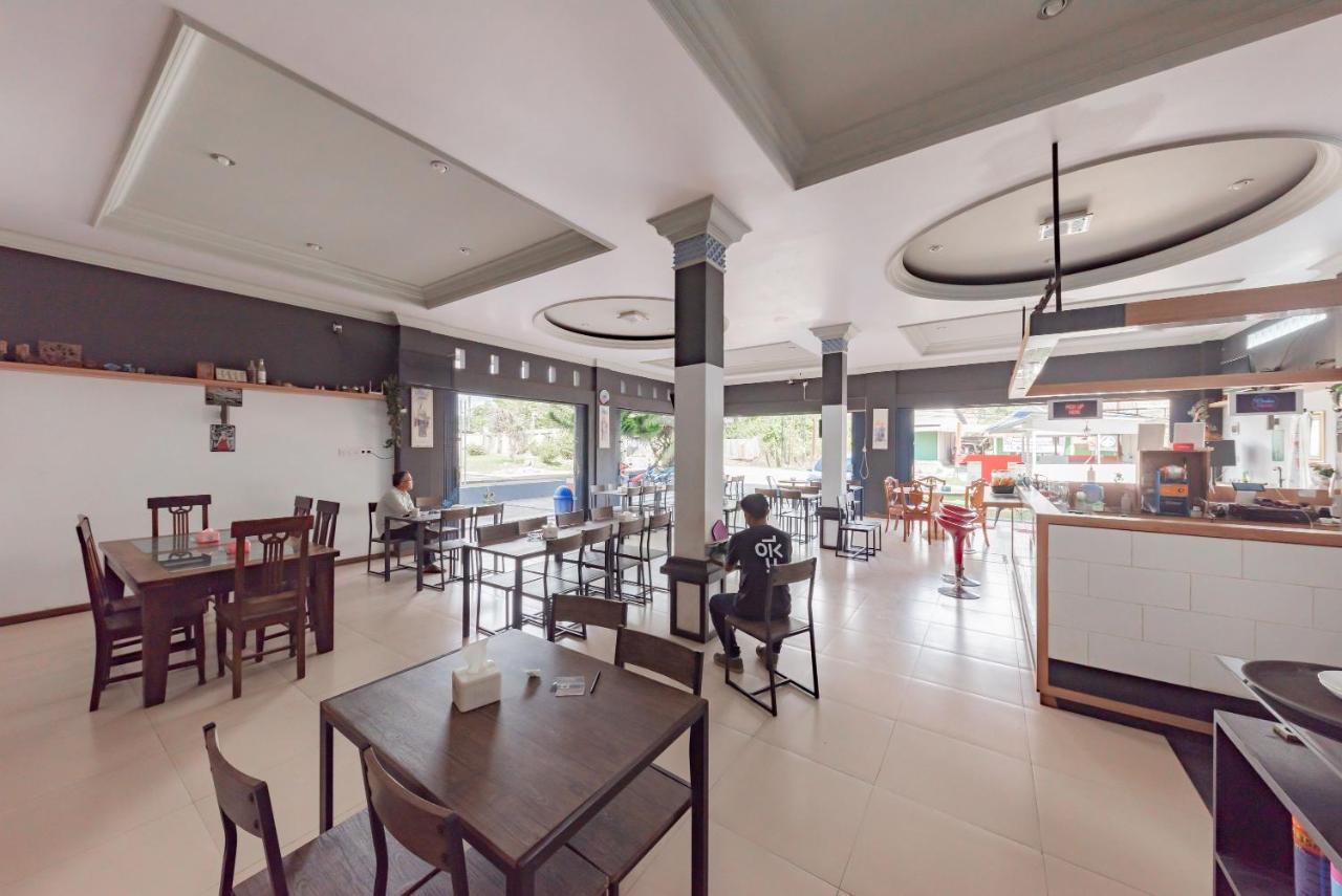 Hotel Reddoorz Near Gor Sempaja Samarinda Exterior foto